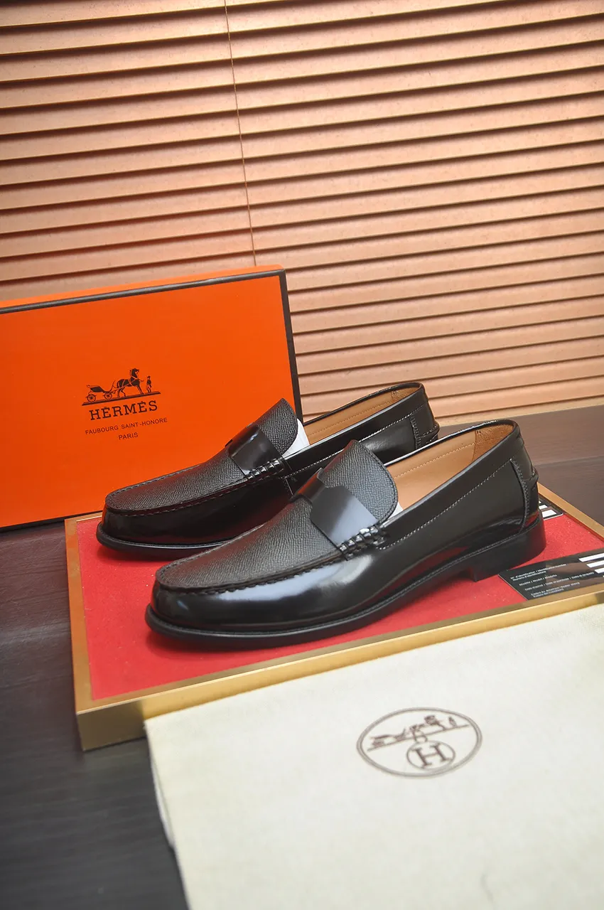 Men's shoes💰540💶[HERMES] (cowhide lining)🍀Italian top luxury🍀He does not pursue novel styles and gorgeous colors, but attracts the favor of successful men with his flawless, elegant and classic style. Formal leather shoes This very comfortable, simple and stable style allows you to easily match any style! The pattern is absolutely 1:1 refined from the original case, and we strive for excellence in materials, imported cowhide + cowhide lining💪💪💪extraordinary texture👍! .Code number: 39-45 (45 customized)